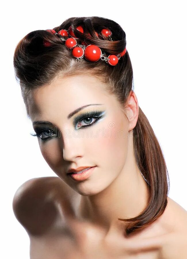 Pin on عروس Bride Square face hairstyles, Cool hairstyles, Chic hairstyles