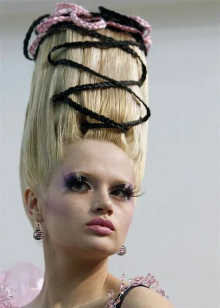 Прически мира фото tumblr Bride of frankenstein hair, Classy hairstyles, Big hair