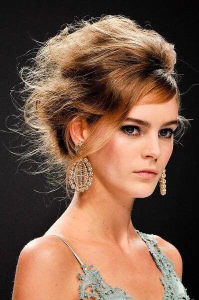 Прически модели фото Ermanno Scervino at Milan Fashion Week Spring 2012 Runway hair, Pretty hairstyle