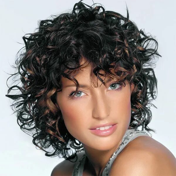 Прически мокрая химия фото Création Saint Algue pour cheveux bouclés mi-longs Curly hair styles, Short curl