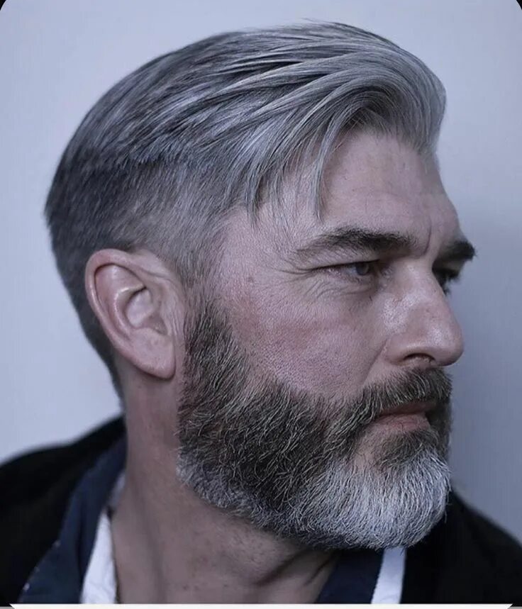 Прически мужские 50 фото Pin by Bershka on attractive Men in all their forms Grey hair men, Beard hairsty