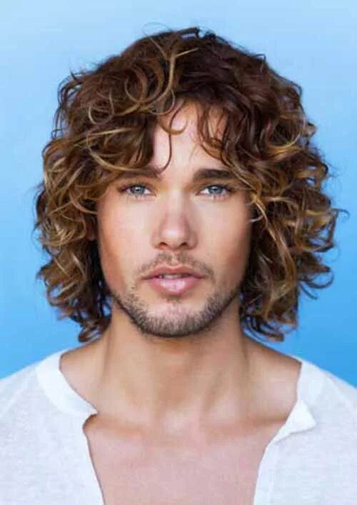 Прически мужские средние кудрявые Long hair styles men, Curly hair men, Men's curly hairstyles