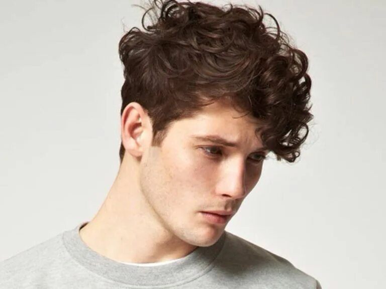 Прически мужские средние волосы волнистые The 45 Best Curly Hairstyles for Men Improb Wavy hair men, Curly hair men, Men's