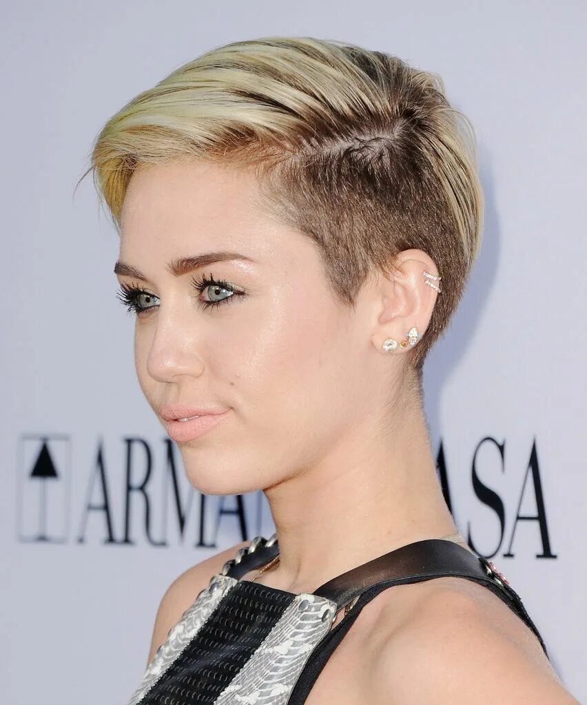 Прически на бок короткие волосы женские Miley Cyrus undercut Frisuren, Styling ideen kurze haare, Kurzhaarfrisuren fraue