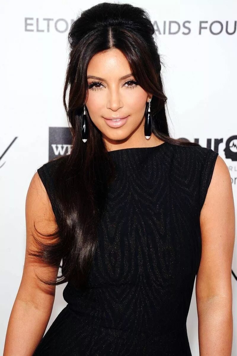 Прически на длинные прямые волосы 7 penteados para noivas inspirados em Kim Kardashian Penteado noiva, Penteados c