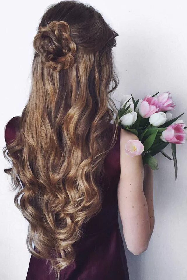 Прически на длинные волосы для девушек 2024 Romantic Updo with Curls on @oleksa.z 3 Sasha is wearing Dirty Blonde #LuxyHairE