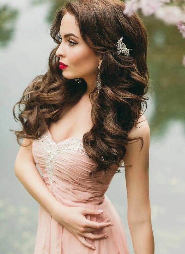 Dobierz fryzurę do sukni ślubnej Unique wedding hairstyles, Long hair styles, Si