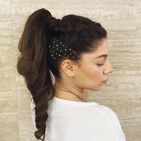 Прически на длинные волосы со стразами This Is Summer’s Next Big Hair Trend Prom hair accessories, Hair trends, Big hai