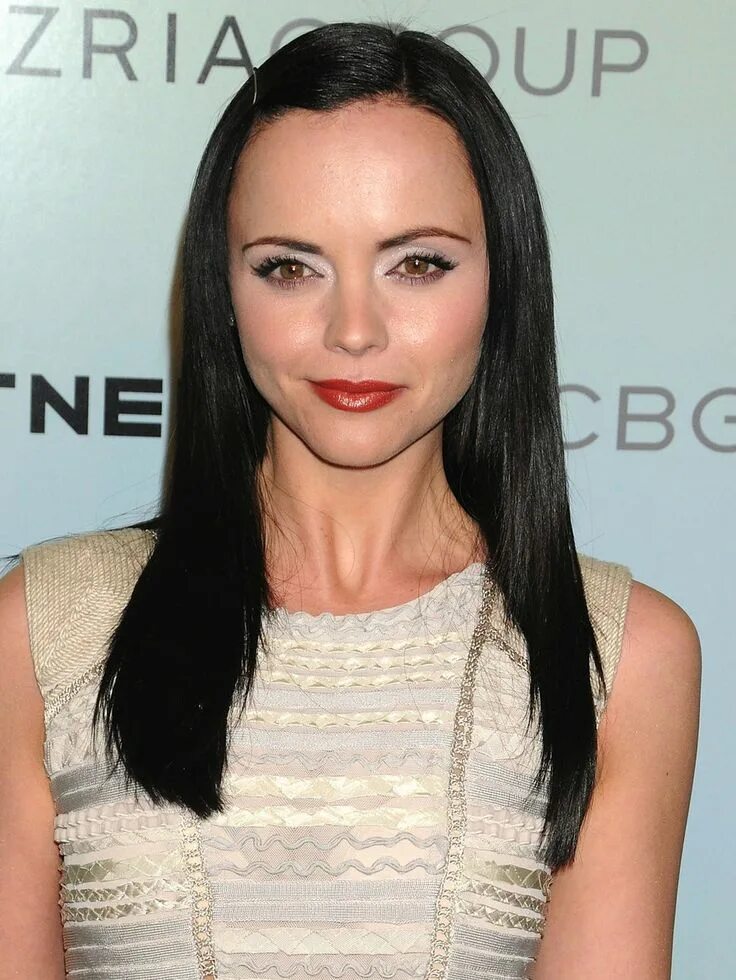 Прически на длинные волосы высокий лоб Christina Ricci Christina ricci, Christina, Christina richie