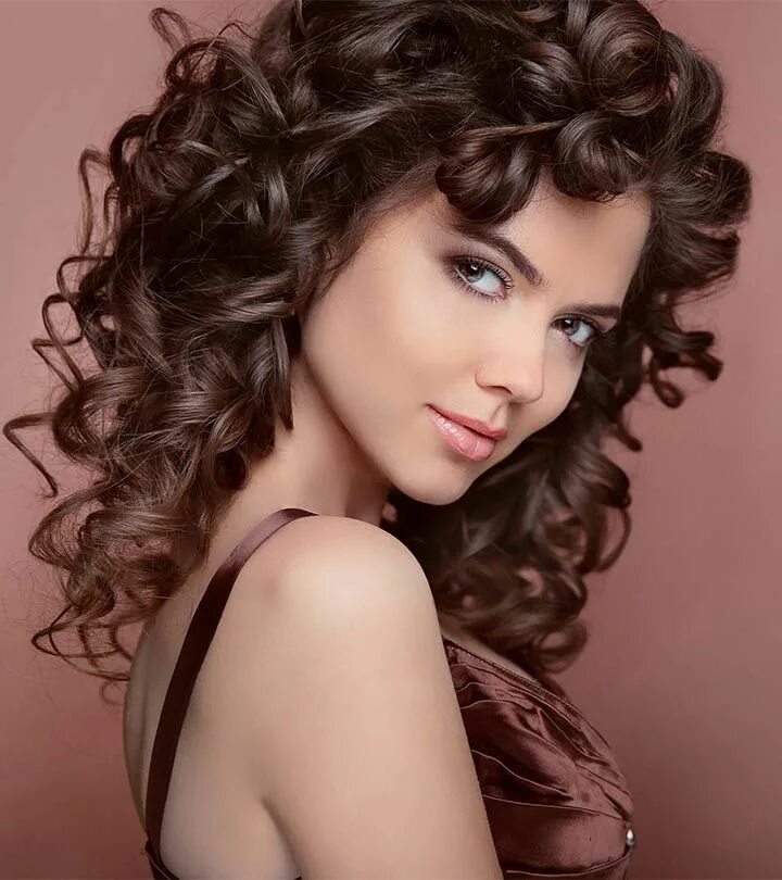 Прически на длинные волосы завивка Get Perfect Curls with the DIY Dyson Airwrap Hack Curly hair styles, How to curl