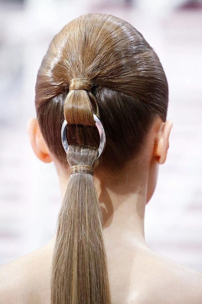 Прически на грязную голову на длинные волосы A Swoon-Worthy Ponytail Debuts at Dior Catwalk hair, 2015 hairstyles, Runway hai