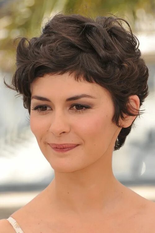 Прически на густые короткие 40 Сharming Short Fringe Hairstyles for Any Taste and Occasion Thick hair cuts, 