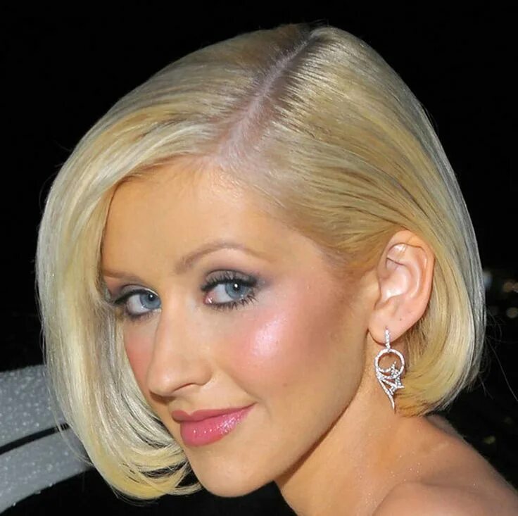 Прически на каре для женщин Christina Aguilera New Bob Hairstyle Hair styles, Cool hairstyles, Haircut pictu