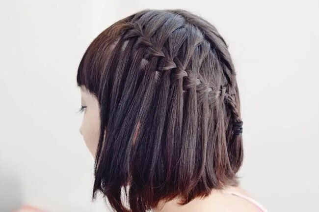 Прически на каре с челкой в школу Waterfall Braids: The Perfect Summer Hairstyle? Perfect summer hair, Hair styles