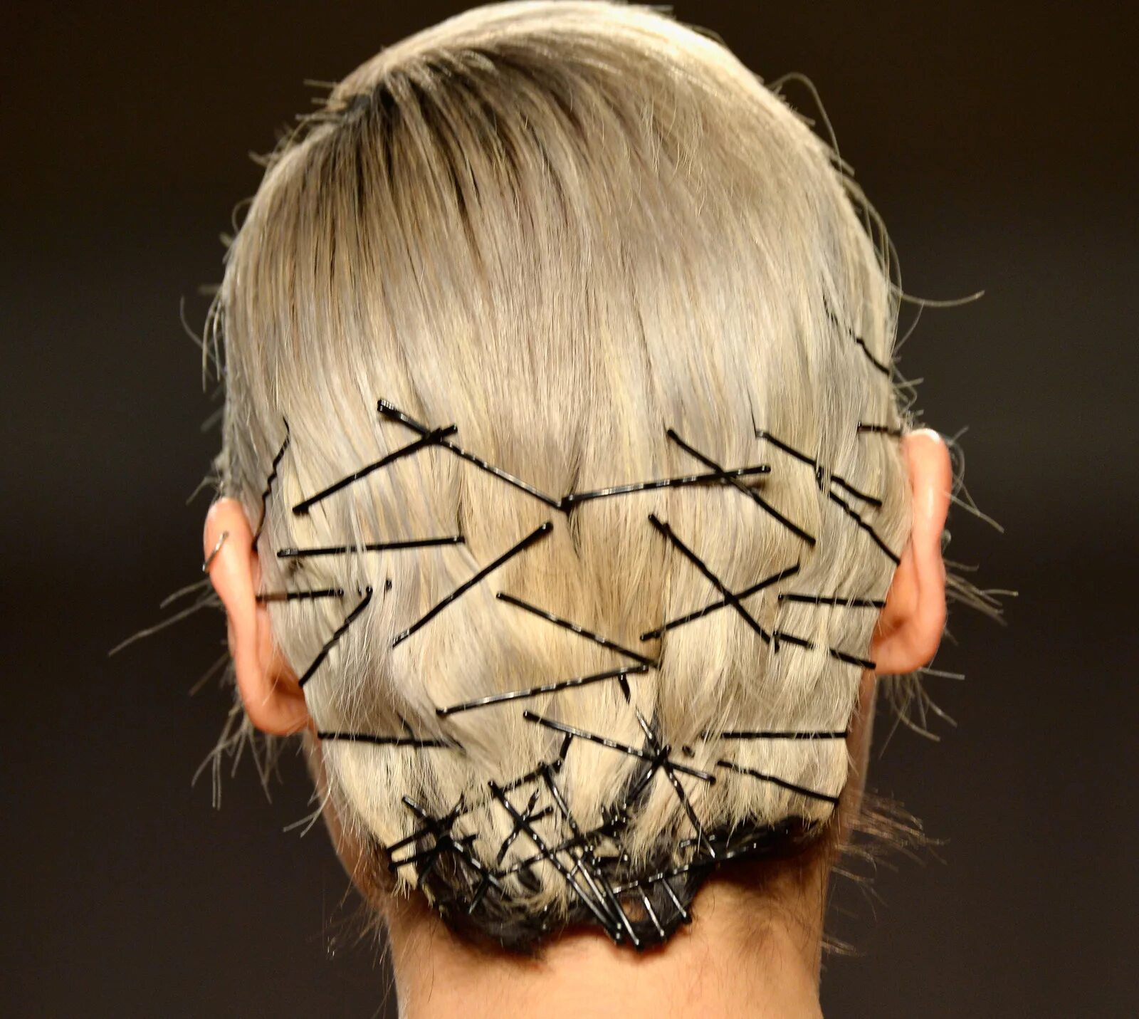 Прически на каре со стразами 16 Ways Bobby Pins Have Betrayed You