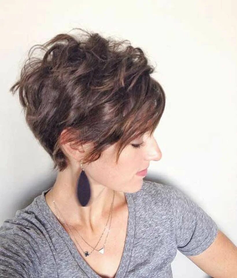 Прически на короткие непослушные волосы Funky short pixie haircut with long bangs ideas 6 Thick hair styles, Hairstyles 