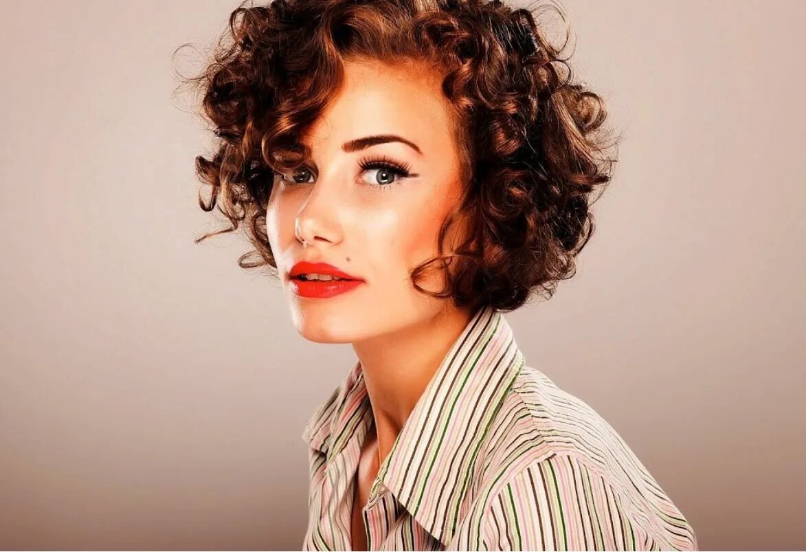 Прически на короткие непослушные волосы coafuri par scurt cret Permed hairstyles, Short hairstyles for thick hair, Short