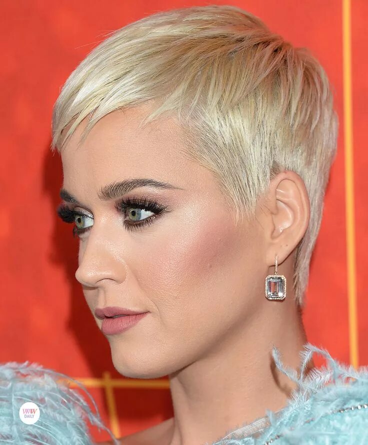 Прически на короткие тонкие редкие DAILY DAZZLER: Katy Perry - amfAR Los Angeles 2018 - Who Wore What Jewels Katy p