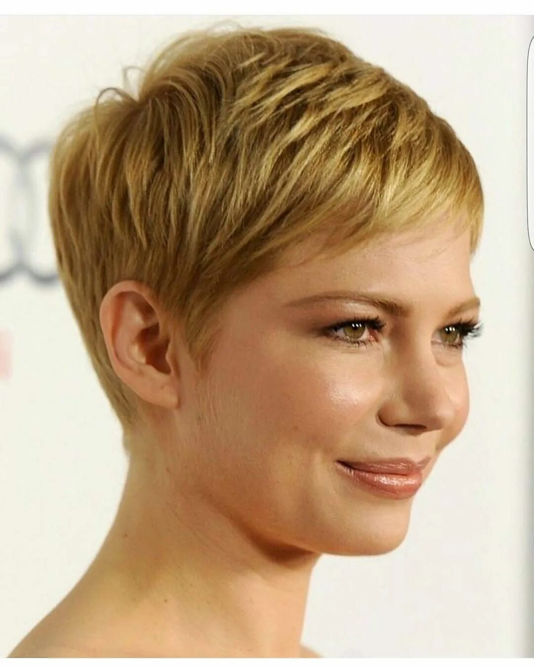 Прически на короткие тонкие волосы фото Give me one word Short hair trends, Short hair with layers, Pixie hairstyles