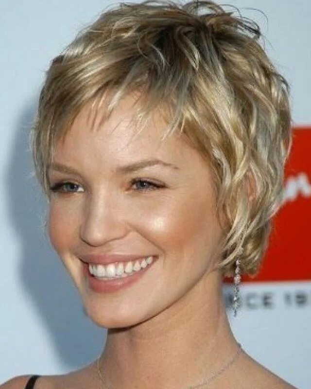 Прически на короткие тонкие волосы фото Pin by Mia Allen on short haircut for thick hair Short hair styles, Thick hair s