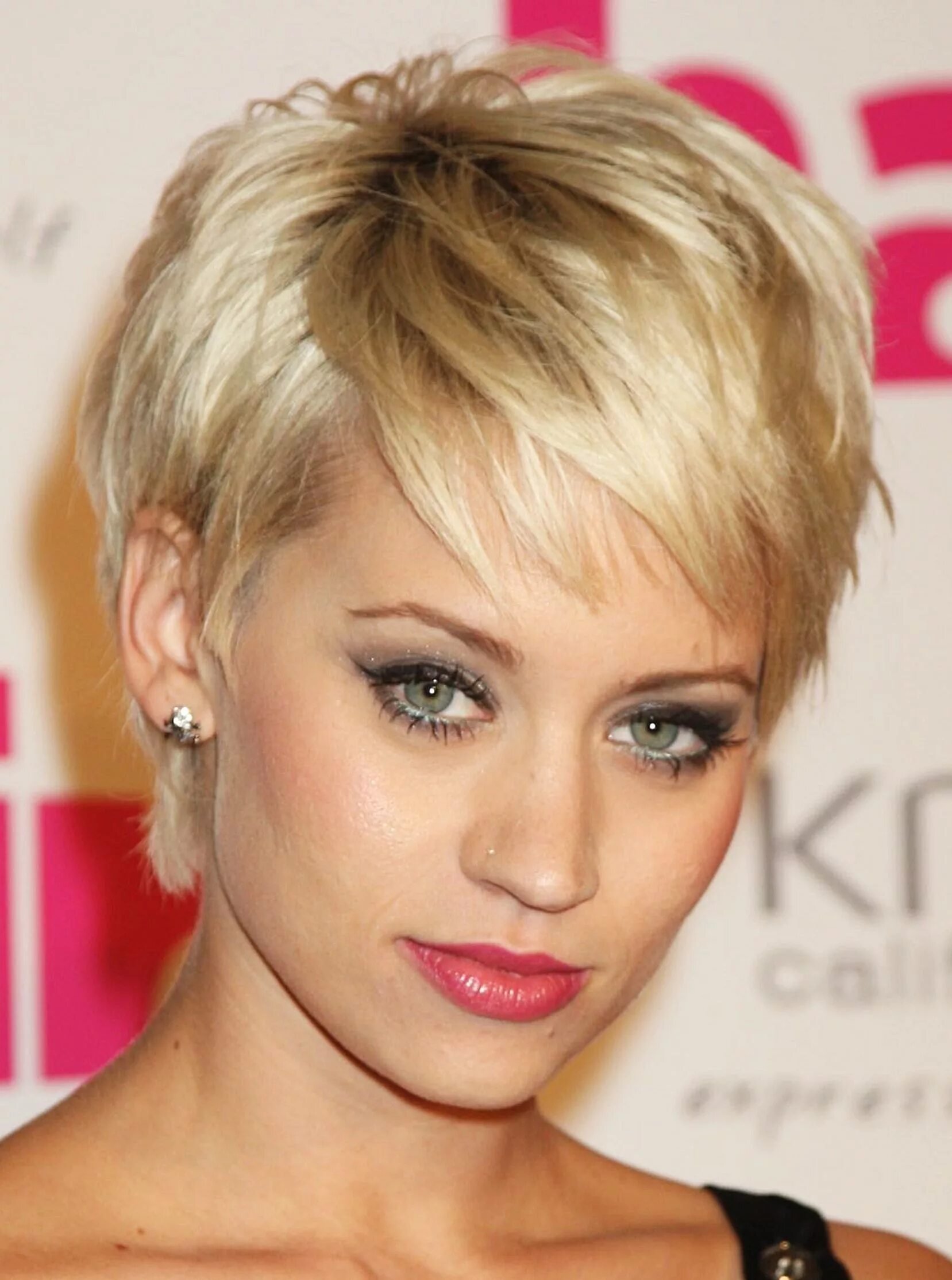 Прически на короткие волосы для овального short hair - Bing Images Haircut for thick hair, Short hair cuts, Haircuts for f