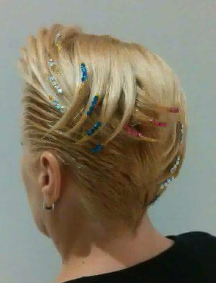 Прически на короткие волосы на выступление Pin di Katie Padilla su Ballroom Hair Acconciature da ballo da sala, Acconciatur