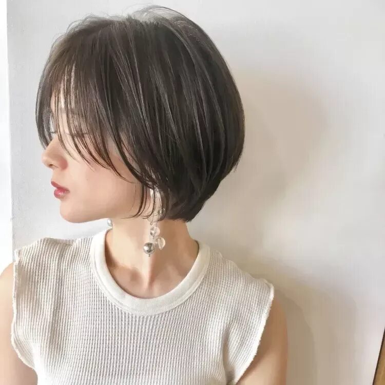 Прически на короткие волосы с челкой шторкой Trendy short tapered bob haircut 2023: The best styles to copy at any age Asian 