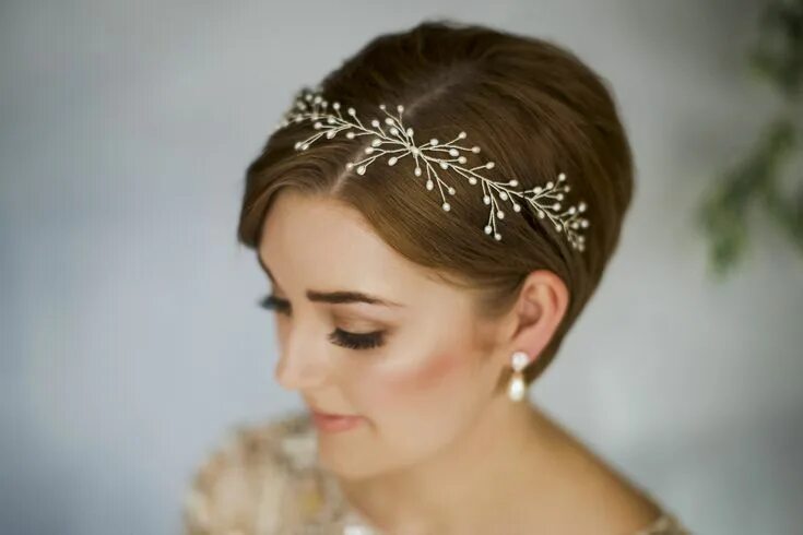 Прически на короткие волосы с украшениями Wedding Tiara Hair Vine Rosie By Debbie Carlisle Woodland wedding hair, Pixie we