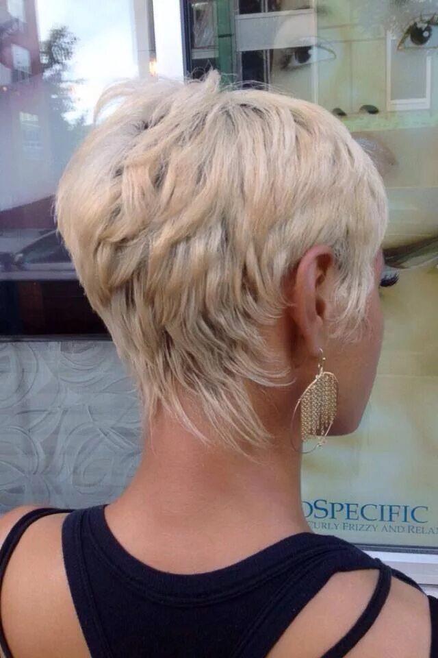 Прически на короткие волосы вид сзади Short hair haircuts, Short hair styles, Cute hairstyles for short hair