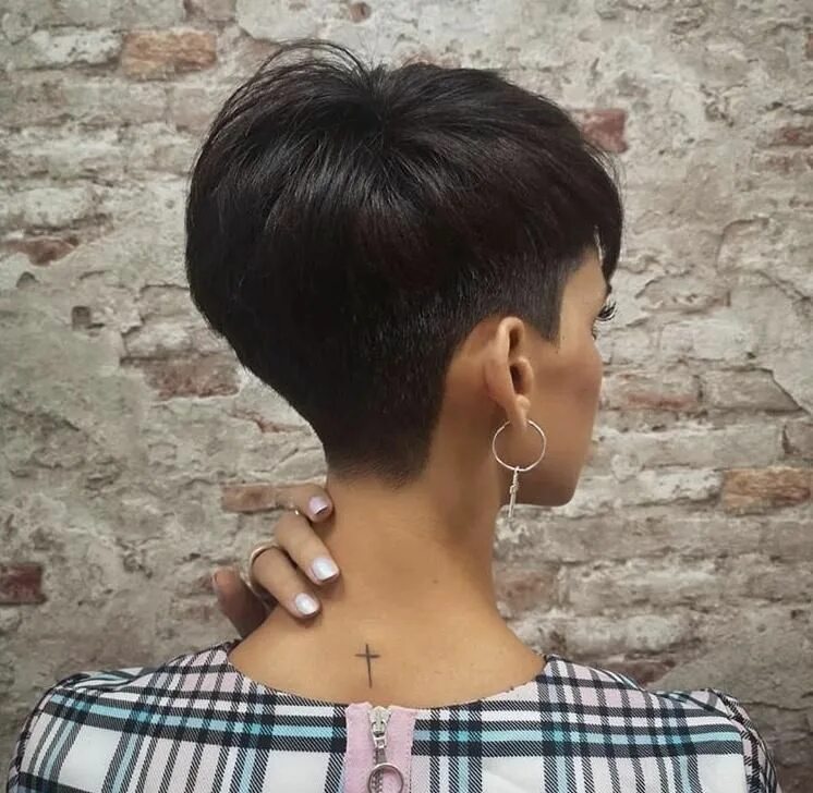 Прически на короткие волосы затылок #ForeverPixie From @inmadelope Thick hair styles, Pixie haircut for thick hair, 