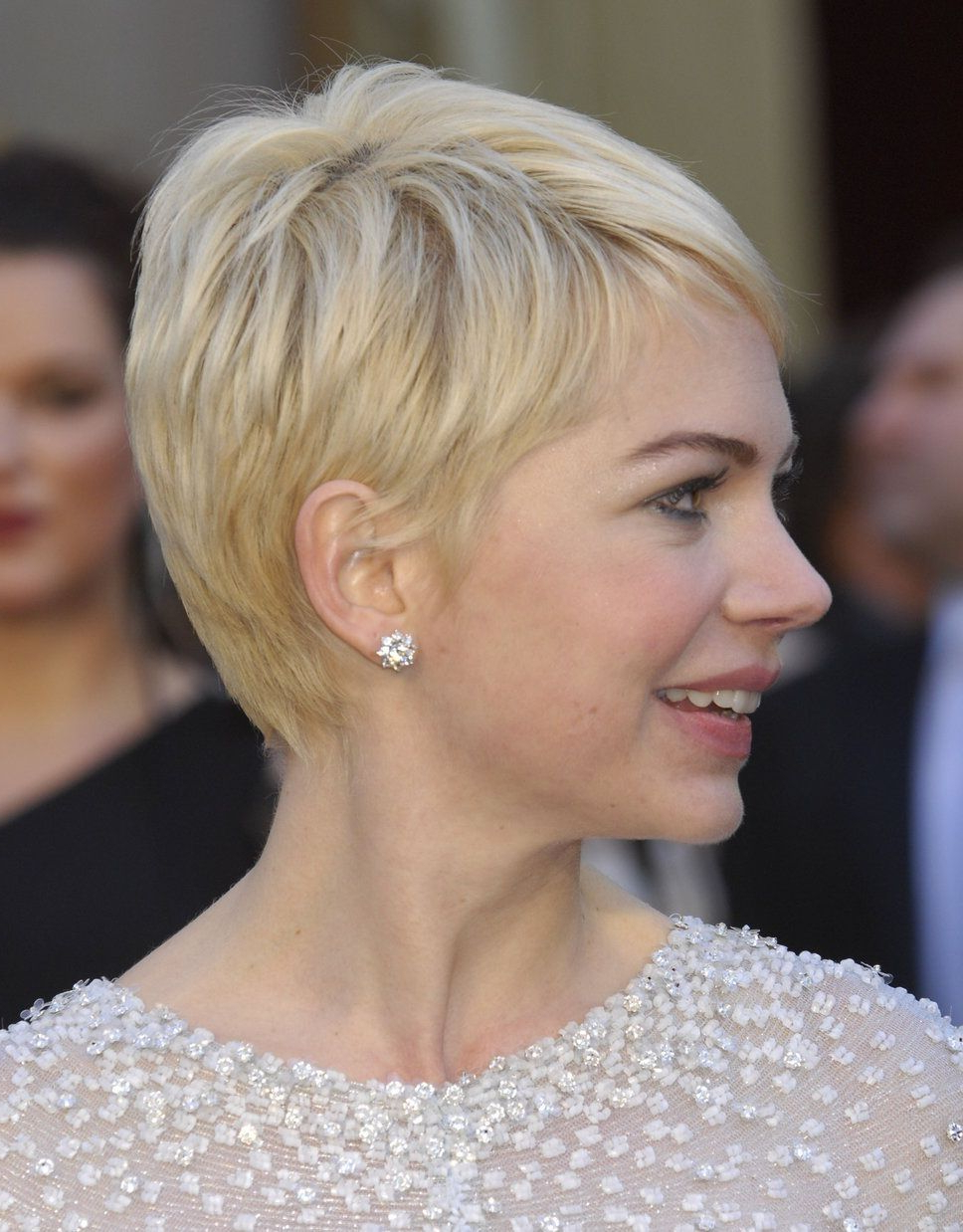 Прически на короткие жидкие волосы View Gallery of Michelle Williams Pixie Haircuts (Showing 7 of 20 Photos)