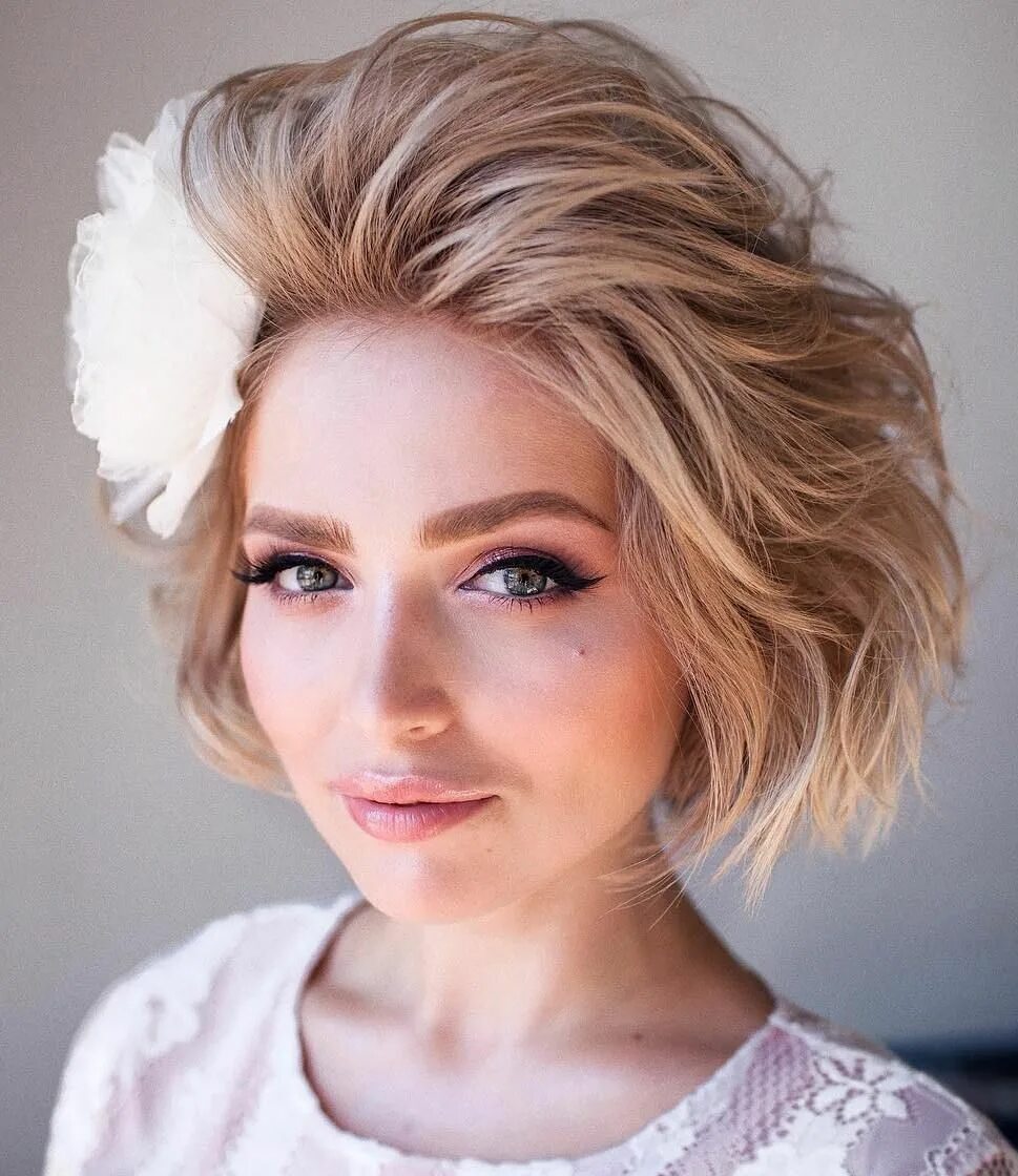 Простые, но эффектные причёски для Нового Года Новости моды Short hair updo, Sho