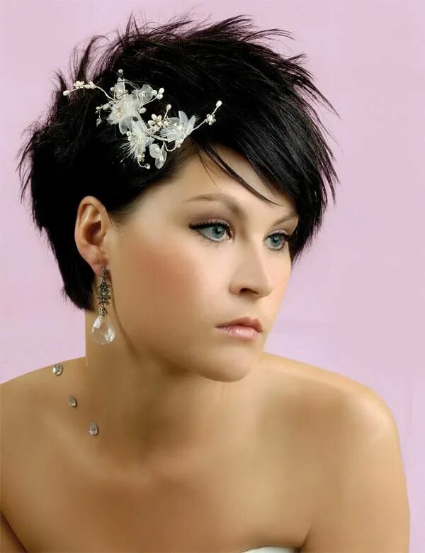 Прически на короткую стрижку на свадьбу Novia con pelo estilo punk Short wedding hair, Short hair styles, Short hair sty