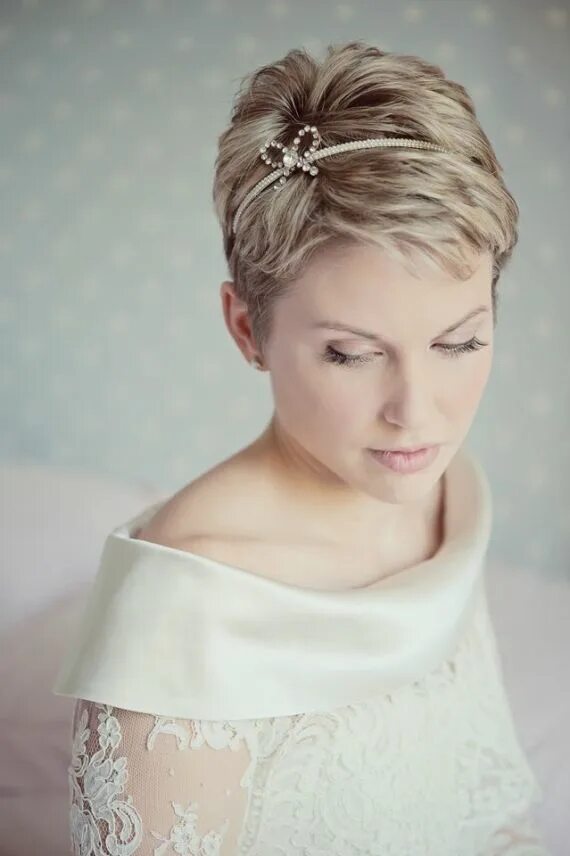 Прически на короткую стрижку на свадьбу 10 Brides With Short Hair Show Off Their Chic Style - mywedding Coiffure mariage