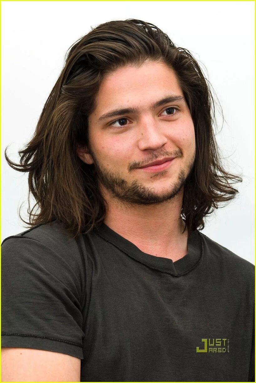 Прически на круглое лицо мужские длинные General picture of Thomas McDonell - Photo 33 of 39 Long hair styles men, Mens h