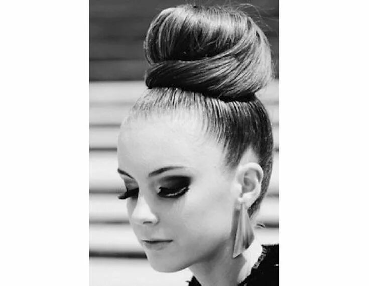 Прически на макушке фото 15 Easy Bun Hairstyles You Can Create Yourself Easy bun hairstyles, Bun hairstyl