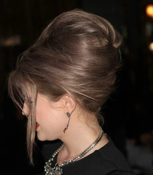 Прически на макушке на средние волосы The Best Fashion Blog Bouffant hair, Womens hairstyles, Hair styles 2014