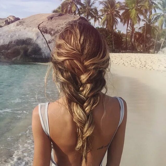 Прически на море 2024 #HairStyle. #Boho #BeachLook. #Braid. #Bohemian. #BeachHair. photo and hairstyle