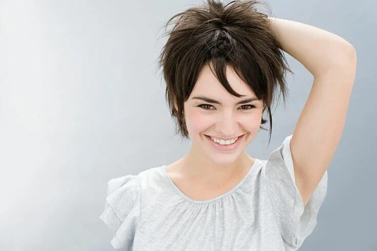 Прически на непослушные 7 Straight Hairstyles for Short Hair That Aren't Boring Short hair styles, Shiny