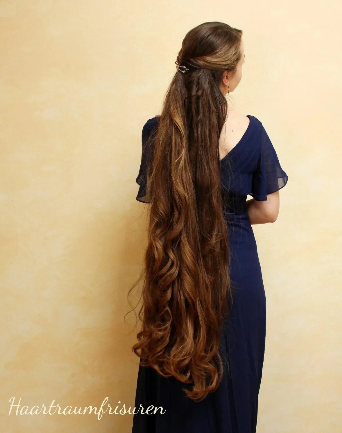 Прически на очень длинные густые волосы Pin by Beauty & Hair Extraordinaire on Best of B&HE Extremely long hair, Long ha