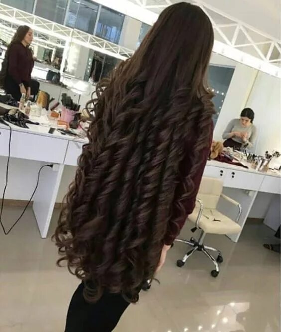 Прически на очень длинные волосы cheveux très long bouclée Long hair styles, Hair styles, Long curly hair