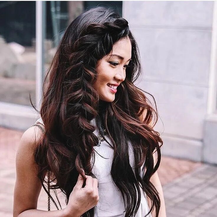 Прически на очень длинные волосы для женщин ChicasLocks Hair Extensions on Instagram: "How beautiful is this side braid and 