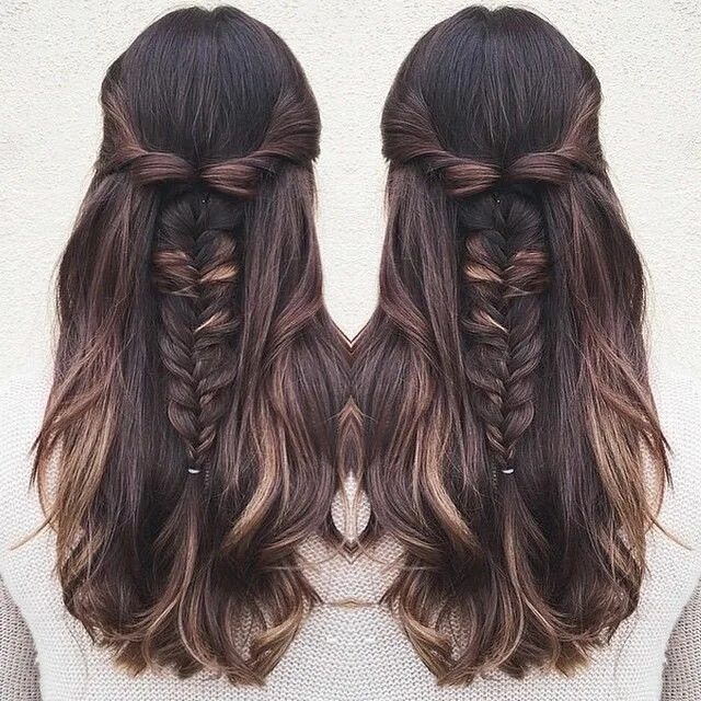 Прически на полураспущенные волосы Aveda on Instagram: "#AvedaColor and #braids are a match made in hairstyle heave