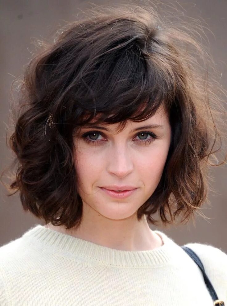 Прически на пористые волосы средней Despeinado/peinado Wavy bob hairstyles, Short wavy hair, Thick hair styles