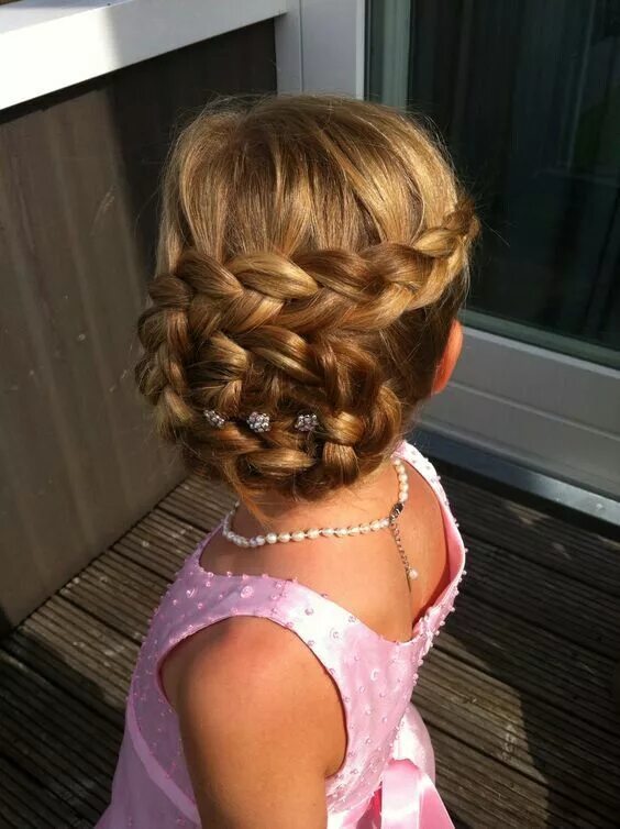 Прически на праздник 10 лет Pin by Cheetah Print da QUEEN on Красота страшная сила :) Flower girl hairstyles