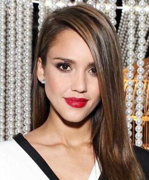 Прически на прямые волосы средней длины 15 Stylish Hairstyles with Deep Side Part - Pretty Designs Jessica alba hair, Me