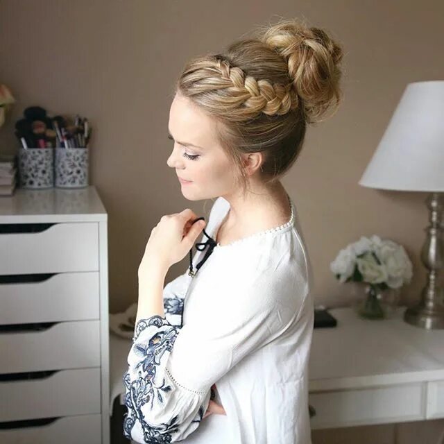 Прически на работу Soft Braided Updo Braided hairstyles, Hair updos, Long hair styles