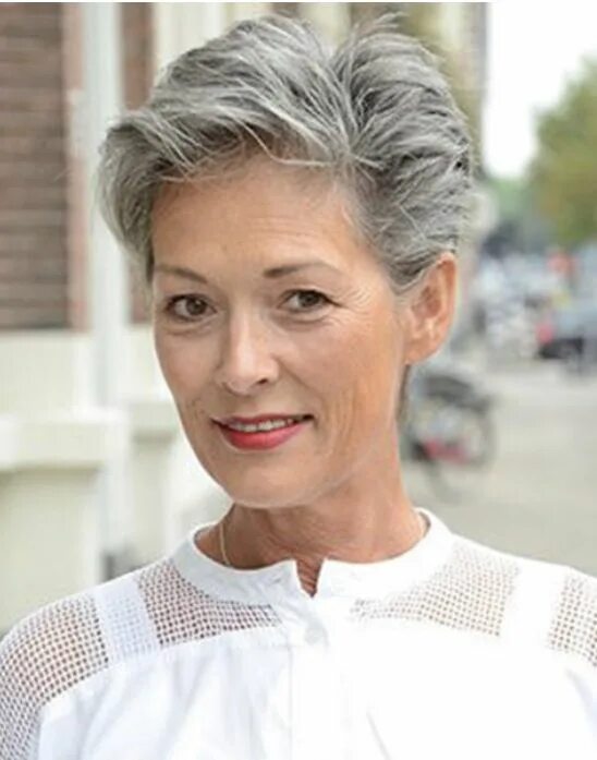 Прически на седые волосы после 50 короткие Pin by lo ge on short haircuts Older women hairstyles, Haircut for older women, 