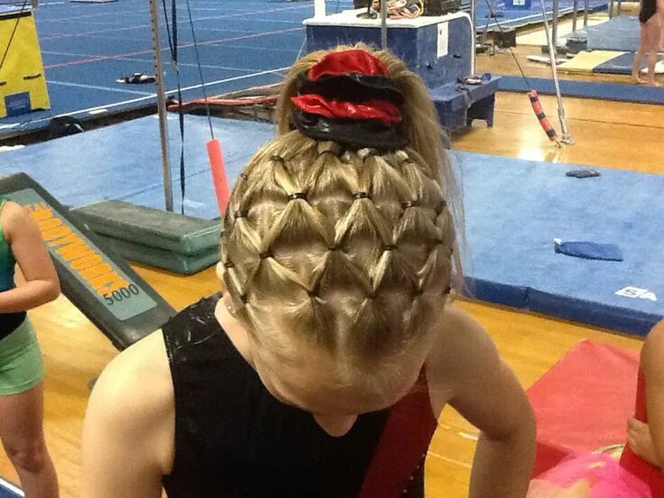 Прически на соревнования Pin by Ashley Bingham on Hairstyles Gymnastics hair, Gymnastics meet hair, Short