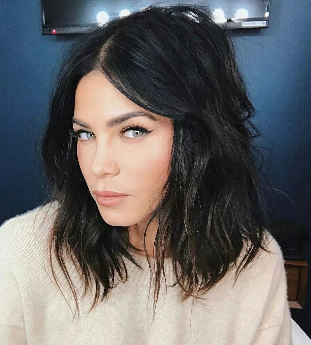 Прически на средние черные волосы Jenna Dewan Tatum Thick hair styles, Lob hairstyle, Gorgeous hair color